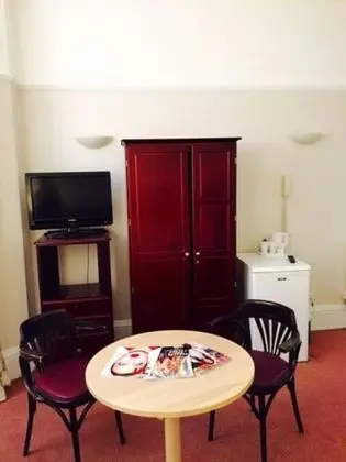 Üç Kişilik Oda