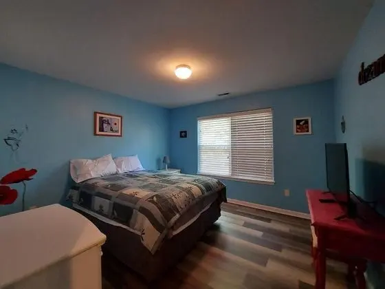 Ev (Blue Bird Hill - EXCELLENT LOCATION -)
