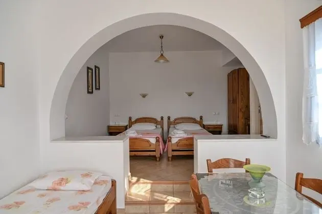 Traditional Üç Kişilik Oda