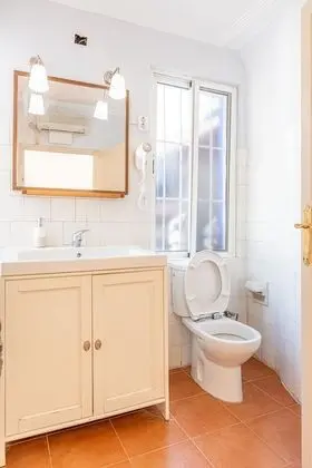 Tek Büyük Yataklı Oda, Ortak Banyo