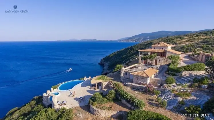 Blue Caves Villas | 4-bedroom Villa DEEP BLUE
