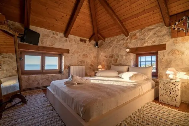 Blue Caves Villas | 4-bedroom Villa DEEP BLUE
