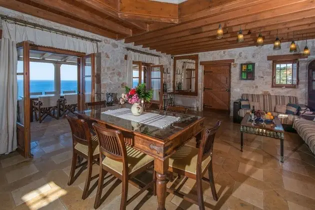 Blue Caves Villas | 4-bedroom Villa DEEP BLUE