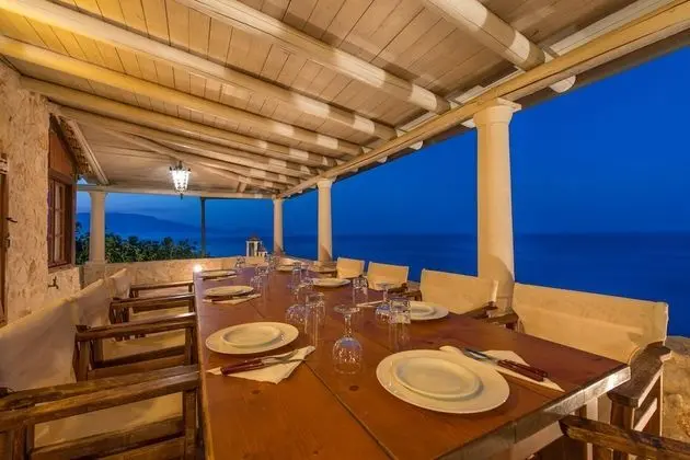Blue Caves Villas | 4-bedroom Villa DEEP BLUE