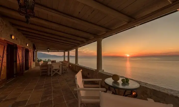 Blue Caves Villas | 4-bedroom Villa DEEP BLUE