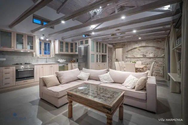 Blue Caves Villas | 4-bedroom Villa HARMONIA