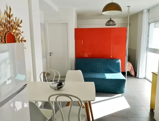 Stüdyo, Sıcak Su Küveti, Bahçeli