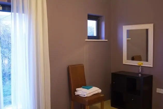 Classic Oda, 1 Büyük (Queen) Boy Yatak, Ortak Banyo, Bahçeli
