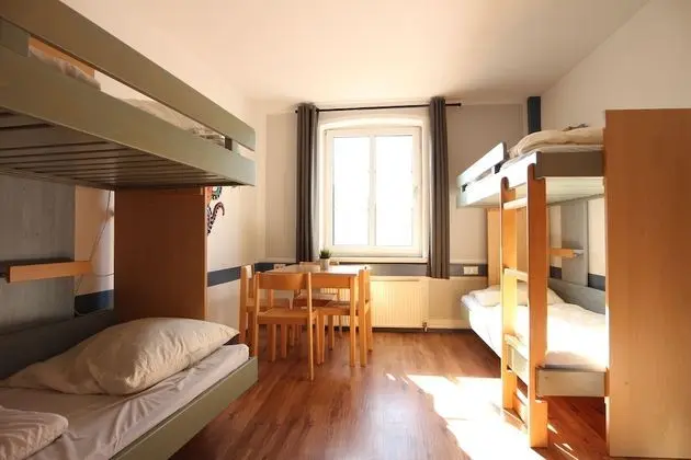 Dört Kişilik Oda, Ortak Banyo