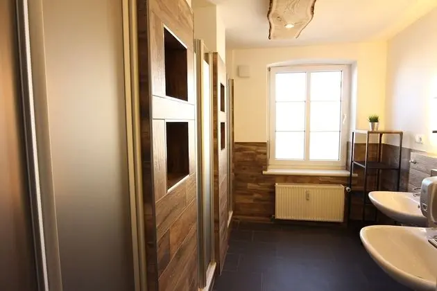 Dört Kişilik Oda, Ortak Banyo