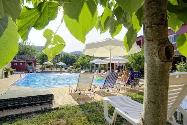Tek Büyük Yataklı Oda, 1 Yatak Odası, Havuz Manzaralı