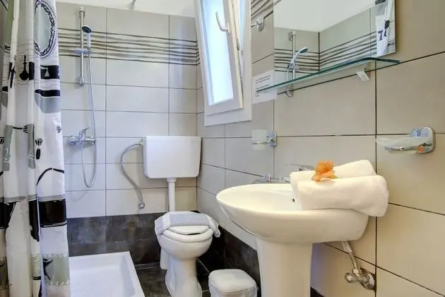 Tek Büyük Yataklı Oda, 1 Yatak Odası, Havuz Manzaralı