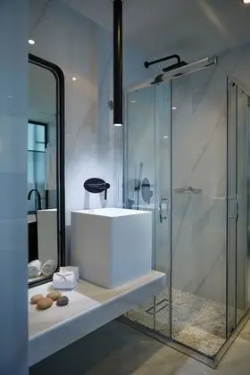 Swim Up suite with sharing pool