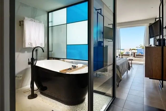 Swim Up suite with sharing pool