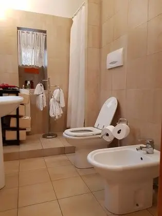 Tek Büyük Yataklı Oda, Ortak Banyo