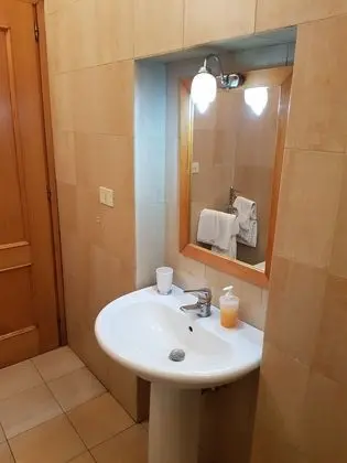 Üç Kişilik Oda, Ortak Banyo