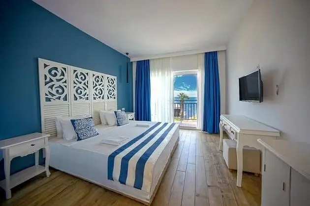 Deniz Manzaralı Club Oda