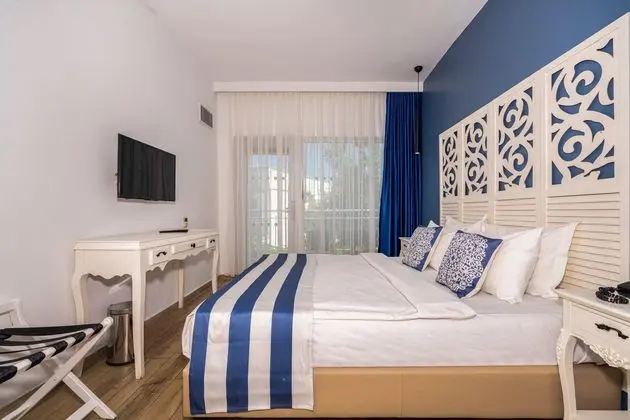 https://images.etstur.com/imgproxy/resize/2560x1440/files/images/hotelImages/etsrooms/776/Blue_Dreams_Resort_20260420092905_0.jpg