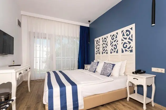 https://images.etstur.com/imgproxy/resize/2560x1440/files/images/hotelImages/etsrooms/776/Blue_Dreams_Resort_20260420092905_2.jpg