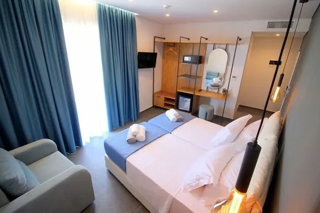 Tek Büyük veya İki Ayrı Yataklı Oda, Balkon