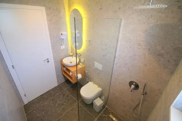 Tek Büyük veya İki Ayrı Yataklı Oda, Balkon