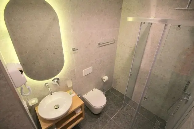 Tek Büyük veya İki Ayrı Yataklı Oda, Balkon