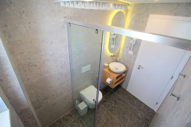 Tek Büyük veya İki Ayrı Yataklı Oda, Balkon