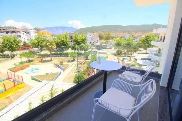 Tek Büyük veya İki Ayrı Yataklı Oda, Balkon