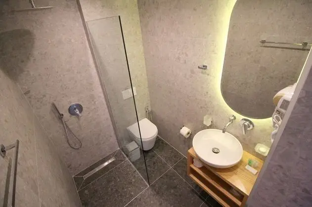 Tek Büyük Yataklı Oda, Balkon