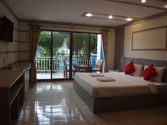 Superior Room with Pool Side