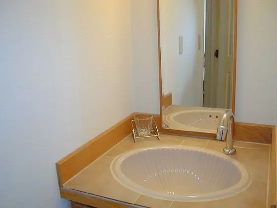 İki Ayrı Yataklı Oda, Ortak Banyo