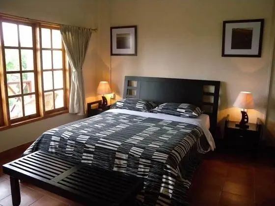 Deluxe Tek Büyük Yataklı Oda, Balkon, Kısmi Deniz Manzarası
