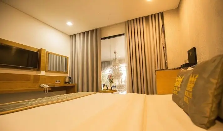 Deluxe Tek Büyük Yataklı Oda (with Window)
