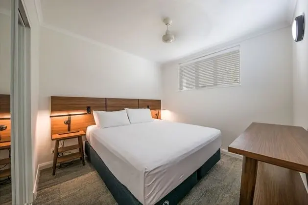 1 Bedroom Pool Access Spa Suite
