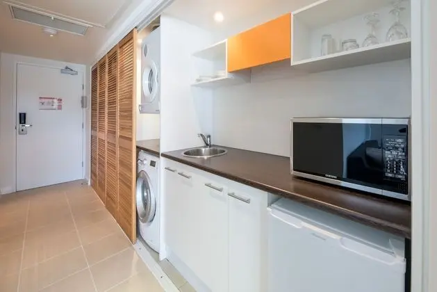 1 Bedroom Pool Access Spa Suite