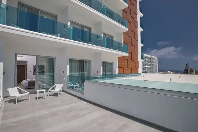 Standard Tek Büyük veya İki Ayrı Yataklı Oda, Kısmi Deniz Manzaralı