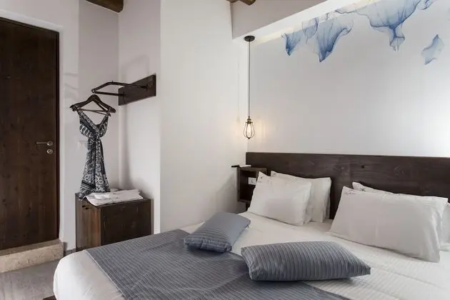 DAMA SUITE