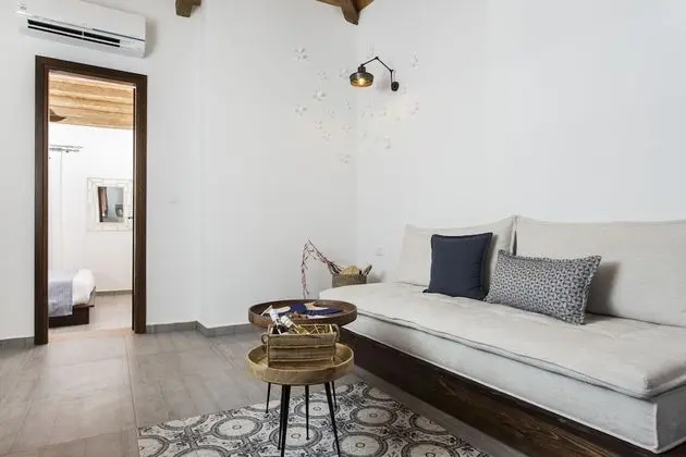 DAMA SUITE