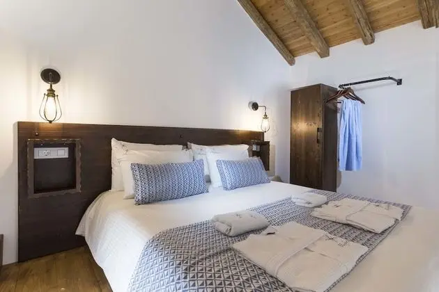 MOSAIC LOFT SUITE