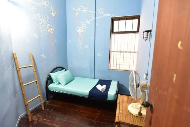 Single Room with Shared Bathroom