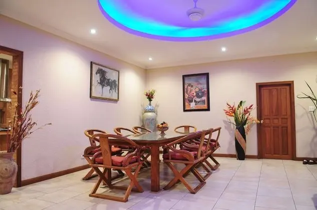 Deluxe 6-Bedroom Villa