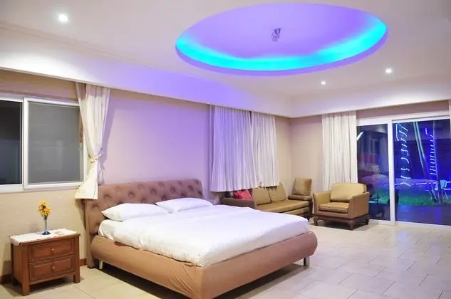 Deluxe 6-Bedroom Villa