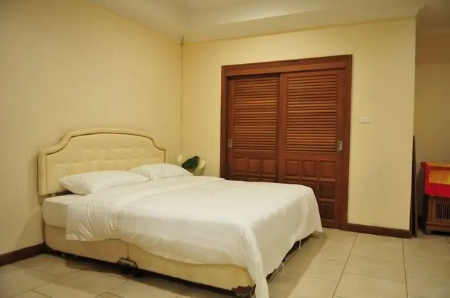 Deluxe 6-Bedroom Villa