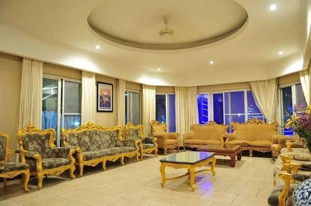 Deluxe 6-Bedroom Villa