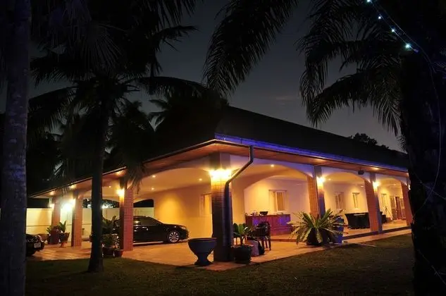 Deluxe 6-Bedroom Villa