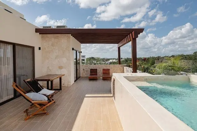 Superior Çatı Katı Süiti (Penthouse), 2 Yatak Odası, Havuz Manzaralı