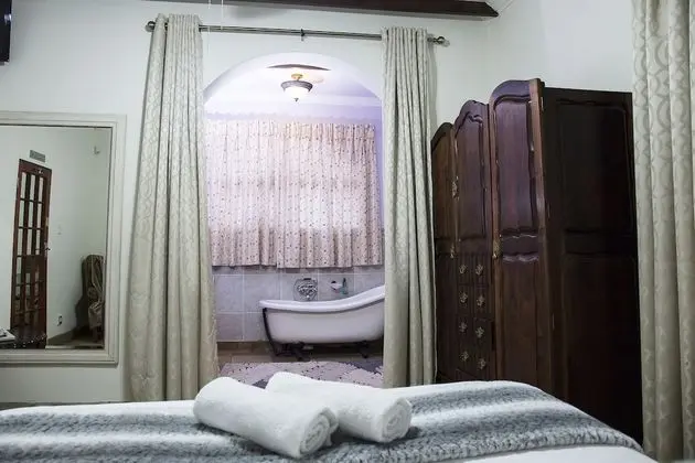 Deluxe Tek Büyük veya İki Ayrı Yataklı Oda, Küvet, Bahçe Manzaralı