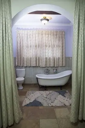 Deluxe Tek Büyük veya İki Ayrı Yataklı Oda, Küvet, Bahçe Manzaralı