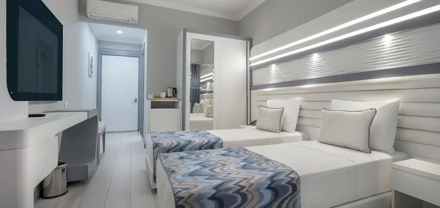 https://images.etstur.com/files/images/hotelImages/TR/212852/l/Blue-Marlin-Deluxe-Spa---Resort-Oda-363493.jpg