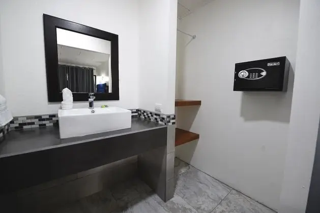 Deluxe Tek Büyük Yataklı Oda, 2 Çift Kişilik Yatak, Havuz Kullanımı